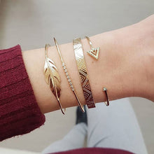 Load image into Gallery viewer, Gold color Moon Leaf Crystal Bracelet