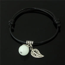 Load image into Gallery viewer, Bead Leaf Pendant Bracelet
